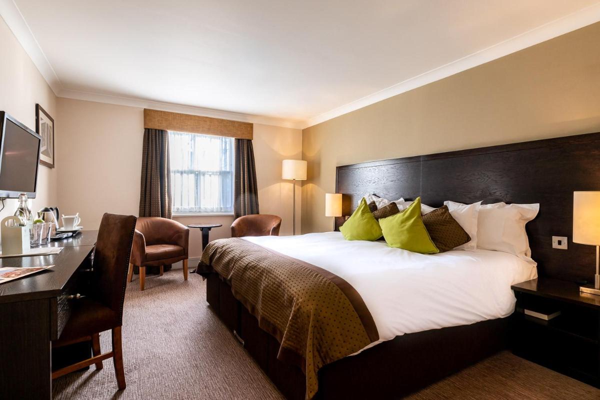 Rose And Crown Hotel - image 5