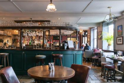 Rose And Crown Hotel - image 8