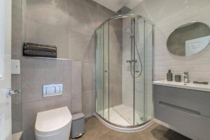 1 BR - Tower Bridge - London City by Prime London Stays M-15 - image 7