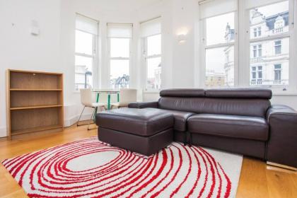 Homely 1 Bedroom Apartment in the Heart of Vibrant Camden - image 11