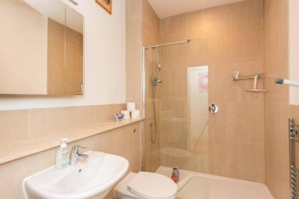 Homely 1 Bedroom Apartment in the Heart of Vibrant Camden - image 23