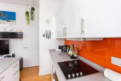 Homely 1 Bedroom Apartment in the Heart of Vibrant Camden - image 5