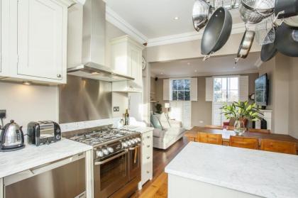 Marylebone Luxury 2-Bed Duplex with Terrace - image 11