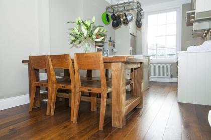 Marylebone Luxury 2-Bed Duplex with Terrace - image 14