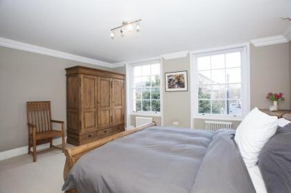 Marylebone Luxury 2-Bed Duplex with Terrace - image 18