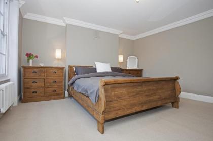 Marylebone Luxury 2-Bed Duplex with Terrace - image 21