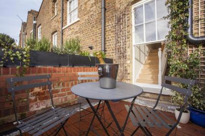 Marylebone Luxury 2-Bed Duplex with Terrace - image 22