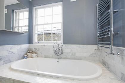 Marylebone Luxury 2-Bed Duplex with Terrace - image 27