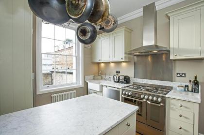 Marylebone Luxury 2-Bed Duplex with Terrace - image 3