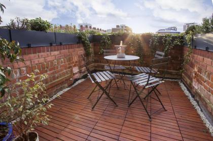 Marylebone Luxury 2-Bed Duplex with Terrace - image 5