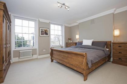 Marylebone Luxury 2-Bed Duplex with Terrace - image 6