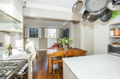 Marylebone Luxury 2-Bed Duplex with Terrace - image 7