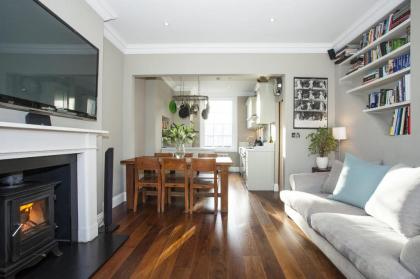 Marylebone Luxury 2-Bed Duplex with Terrace - image 9