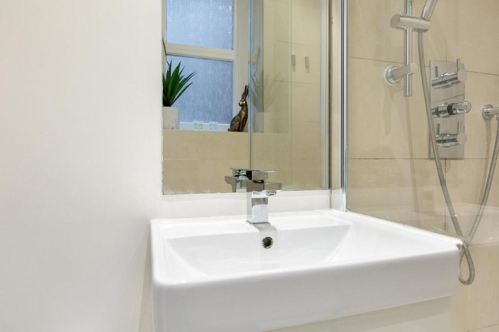 The Pimlico Apartments - image 5