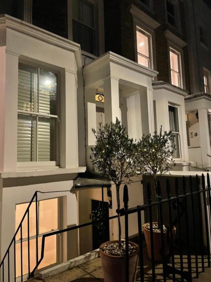 Boutique Barclay House London townhouse - image 29