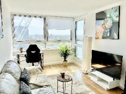 Paddington Luxury Apartment - image 22