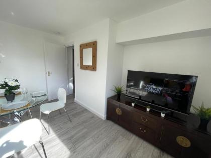 City Haven King En-suite & Double Room With Parking - image 4
