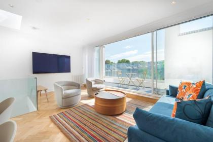 Stunning Two Bed Apartment RH8