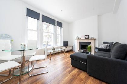 Beautiful Apartment by Hyde Park SS2 - image 8