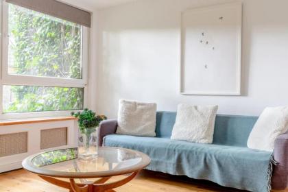 Spacious 1 Bedroom Apartment in Vibrant Angel - image 10