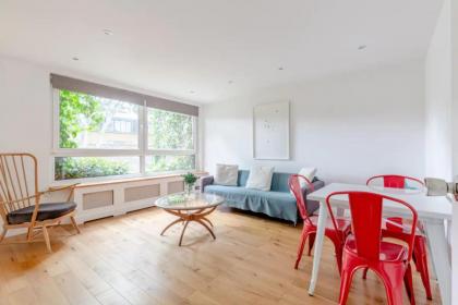 Spacious 1 Bedroom Apartment in Vibrant Angel - image 8