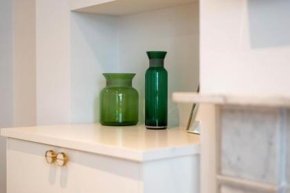 GuestReady - Modern Apt in Chelsea with a Terrace - image 26