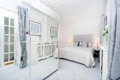 Beautiful 2bed 2bath Duplex Baker St