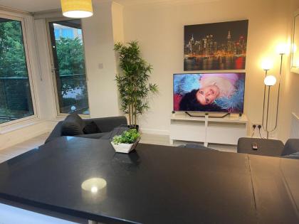 Luxe Haven En-suite & Double Room Flat With Parking - image 21