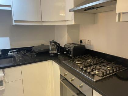 Luxe Haven En-suite & Double Room Flat With Parking - image 26