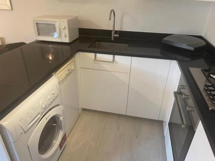 Luxe Haven En-suite & Double Room Flat With Parking - image 30