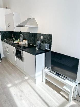 Modern Flat in Paddington - main image