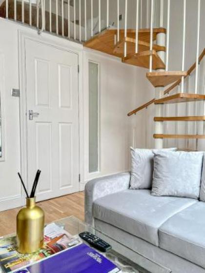 Modern Flat in Paddington - image 11