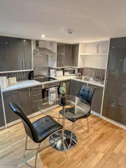 Modern Flat in Paddington - image 12