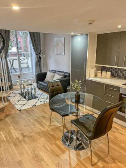 Modern Flat in Paddington - image 17
