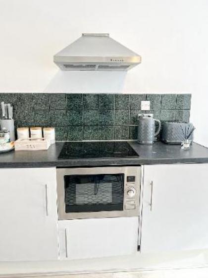 Modern Flat in Paddington - image 2