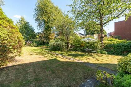 Fantastic 3 Bedroom Flat West Hampstead - image 19