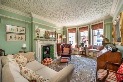 An elegant Late-Victorian style two BR apartment 