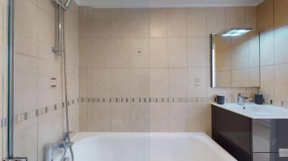 Superior 1 - Bed Apartment in Maida Vale - image 14