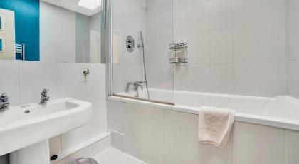 Julian Residence - Camden Road - image 28