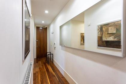 Holborn Flat with Green Views - image 12