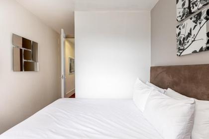 Holborn Flat with Green Views - image 13