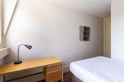 Holborn Flat with Green Views - image 14