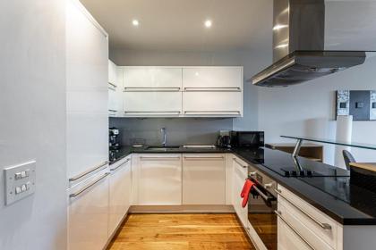 Holborn Flat with Green Views - image 2