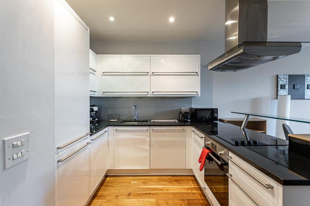 Holborn Flat with Green Views - image 2