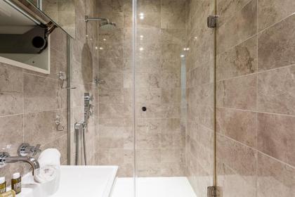 Holborn Flat with Green Views - image 6