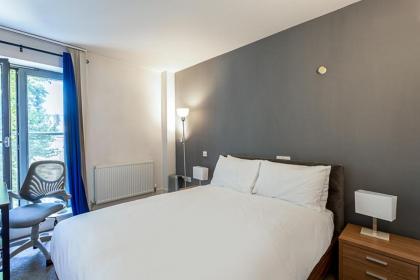 Holborn Flat with Green Views - image 7