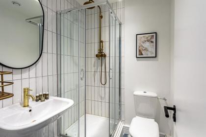 Stunning Modern Apartment in the Heart of Holborn - image 25