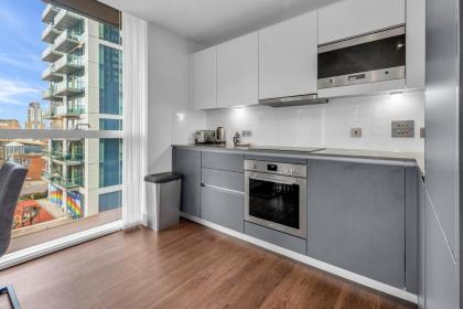Modern 01 & 02 Bed Apartment in Canary Wharf - image 20