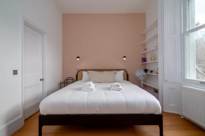 GuestReady - Chic flat in the heart of Kensington - image 23