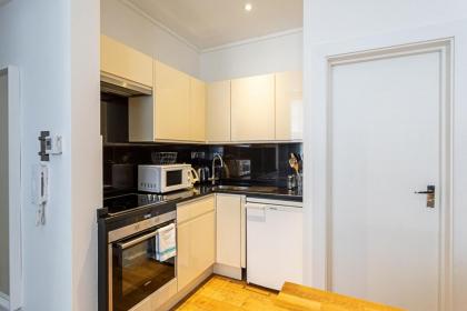 Marylebone Studio Flat - image 11